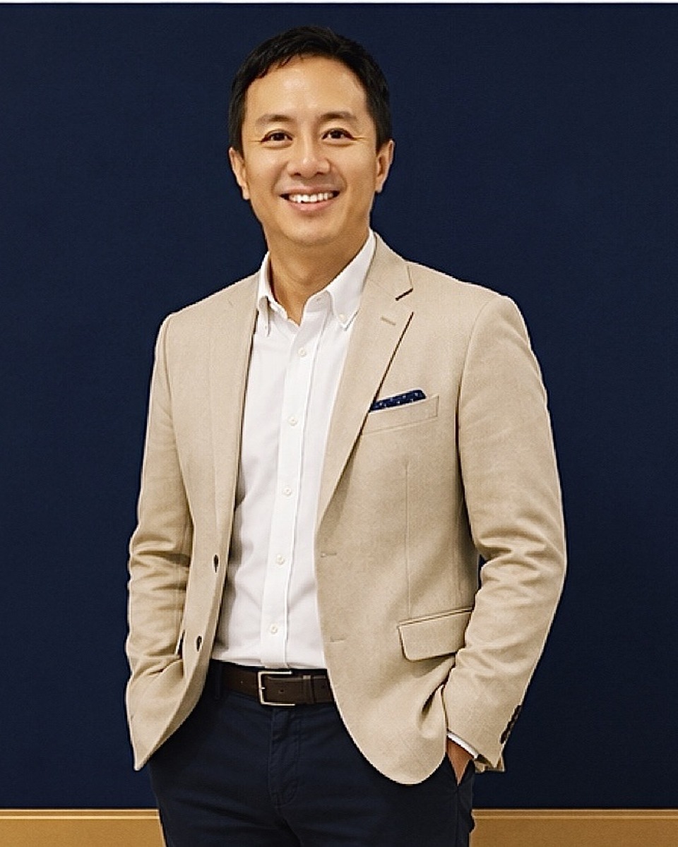 Alex Ang, PropNex real estate salesperson, CEA Registration No: R051822D